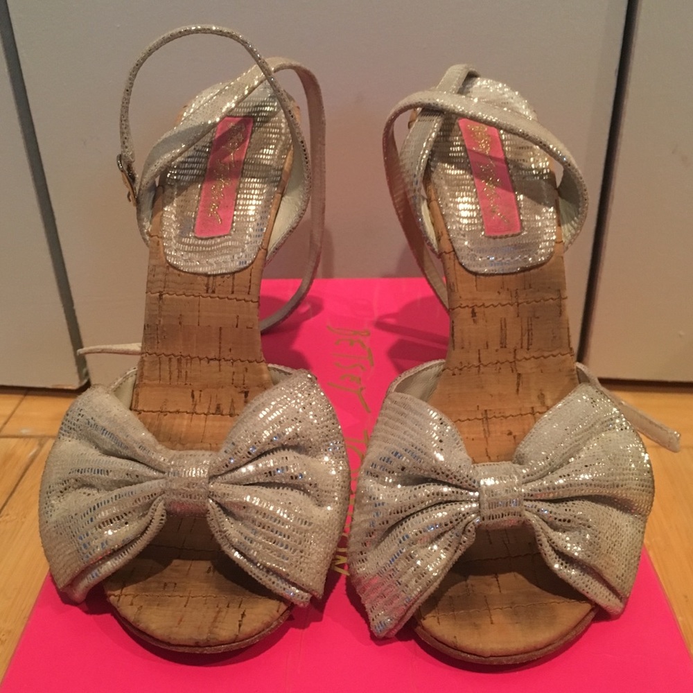 Cork bow heels